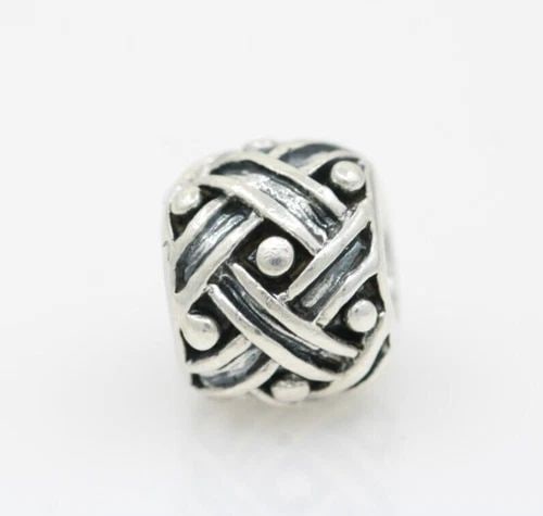 AUTHENTIC CHAMILIA STERLING SILVER WEAVE BRACELET SLIDE CHARM: AUTHENTIC CHAMILIA STERLING SILVER WEAVE BRACELET SLIDE CHARM Description Authentic Chamilia Sterling Silver Weave Bracelet Slide Charm Charm is in good condition. May show signs of wear and/or tear. 