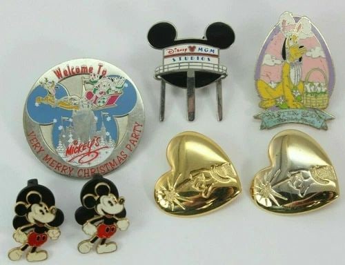 DISNEY LOT OF 7 BROOCHES EASTER PLUTO, 2 MICKEY, 2 GOLD HEARTS, XMAS & MGM PIN! (1 of 2)