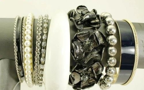 LOT OF 5 VTG BLACK/WHITE COSTUME BANGLE BRACELETS ASSORTED STYLES FREE SHIP!! (1 of 2)