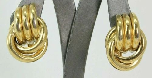 TRIFARI VINTAGE GOLD TONE RIBBED INTERLOCKING CIRCLES CLIP ON (1 of 2)