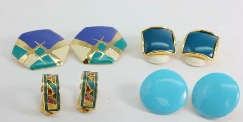 LOT OF VINTAGE EARRINGS 4 PAIRS GOLD TONE AND BLUE TURQUOISE COSTUME EARRINGS: LOT OF VINTAGE EARRINGS 4 PAIRS GOLD TONE AND BLUE TURQUOISE COSTUME EARRINGS Description Lot of Vintage Earrings 4 Pairs Gold Tone and Blue Turquoise Costume Earrings Item is in good condition. May s