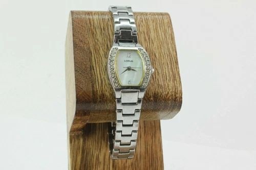 LORUS CRYSTAL ACCENTS MOTHER OF PEARL DIAL STAINLESS STEEL LADIES WATCH LR2117 (1 of 2)