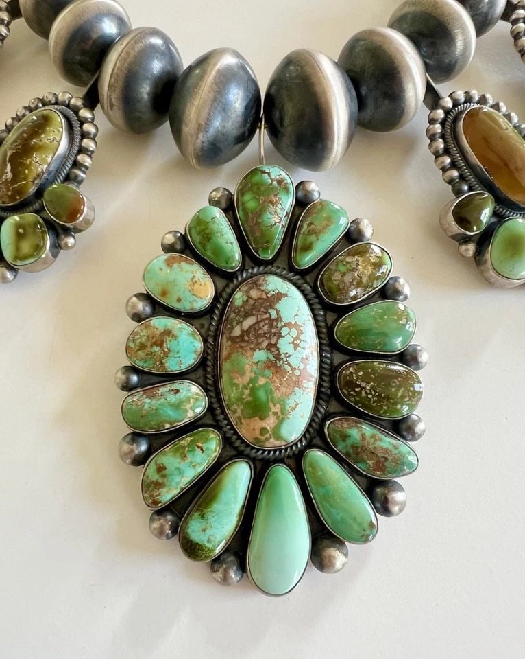 540G ERNEST ROY BEGAY NAVAJO STERLING SILVER ROYSTON TURQUOISE BLOSSOM NECKLACE: RARE (540g) Ernest Roy Begay Navajo Sterling Silver Royston Turquoise Blossom Necklace This Amazing necklace features huge specimens of Natural SUPER High-Grade Royston Turquoise, secure in a Smooth b