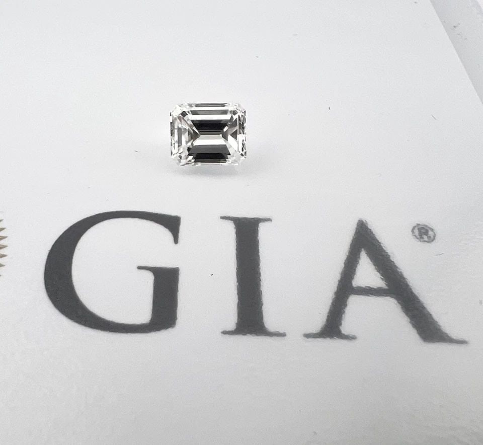 GIA 1.61CT EMERALD CUT NATURAL DIAMOND D COLOR VS1 CLARITY 7.63 X 6.08 X 3.96 MM: GIA 1.61CT EMERALD CUT NATURAL DIAMOND D COLOR VS1 CLARITY 7.63 X 6.08 X 3.96 MM GIA 1.61ct Emerald Cut Natural Diamond D color VS1 clarity 7.63 x 6.08 x 3.96 mm GIA Report #: 2233957613 Origin: Natur