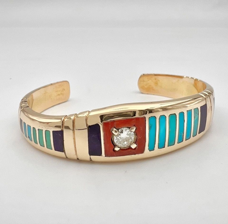 NAVAJO 18K YELLOW GOLD .50CT DIAMOND CHAROITE & CORAL & TURQUOISE CUFF BRACELET: NAVAJO 18K YELLOW GOLD .50CT DIAMOND CHAROITE & CORAL & TURQUOISE CUFF BRACELET Vtg Navajo 18K Yellow Gold .50ct Diamond Fire Opal Charoite Malachite Cuff Bracelet Cuff is 5" Tip to Tip and has a 1 1/