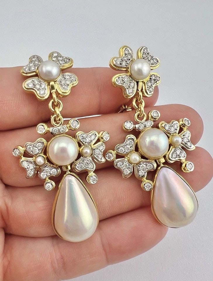 18K YELLOW GOLD TEARDROP PEARL & DIAMOND FLOWER OMEGA BACK DANGLE EARRINGS 2.5": 18K YELLOW GOLD TEARDROP PEARL & DIAMOND FLOWER OMEGA BACK DANGLE EARRINGS 2.5" Designer 18k Yellow Gold Teardrop Pearl & Diamond Flower Omega Back Dangle Earrings 2.5" Size: 2 1/2" Tall with Dangle B