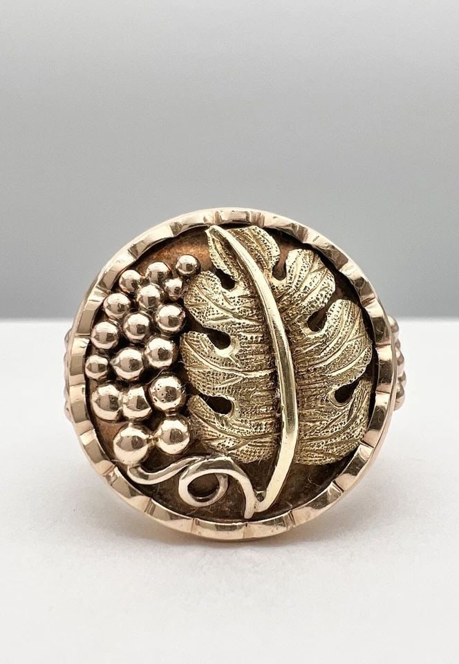 ANTIQUE VICTORIAN 14K TRI COLOR GOLD ENGRAVED 3D LEAF CHUNKY MEN'S RING 27.5G: ANTIQUE VICTORIAN 14K TRI COLOR GOLD ENGRAVED 3D LEAF CHUNKY MEN'S RING 27.5G Antique Victorian 14k Tri Color Gold Engraved 3d Leaf Chunky Men's Ring 27.5g Ring Size: 11.25 - 23mm (About 1") Wide Meta