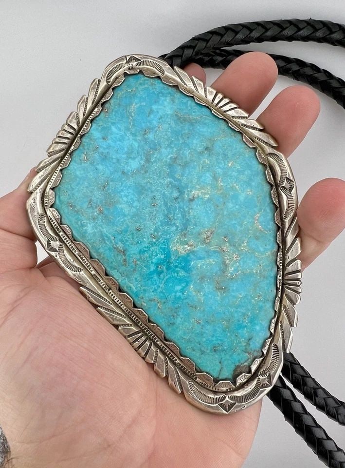 225G MASSIVE VTG FRANCISCO GOMEZ STERLING SILVER FOX TURQUOISE BOLO TIE 5.25": 225G MASSIVE VTG FRANCISCO GOMEZ STERLING SILVER FOX TURQUOISE BOLO TIE 5.25" 225g MASSIVE Vtg Francisco Gomez Sterling Silver FOX Turquoise Bolo Tie 5.25" Size: 5 1/4" Tall by 3 7/8" Wide Weight is 2