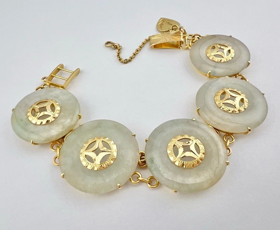 ANTIQUE CHINESE 23K 24K GOLD TRANSLUCENT JADE OVAL CABOCHON LINK BRACELET: ANTIQUE CHINESE 23K 24K GOLD TRANSLUCENT JADE OVAL CABOCHON LINK BRACELET Antique Chinese 23K 24K Gold TRANSLUCENT Jade Oval Cabochon Link Bracelet Size: 7 1/4" Long Tip to Tip By 7/8" (23mm) Wide Met