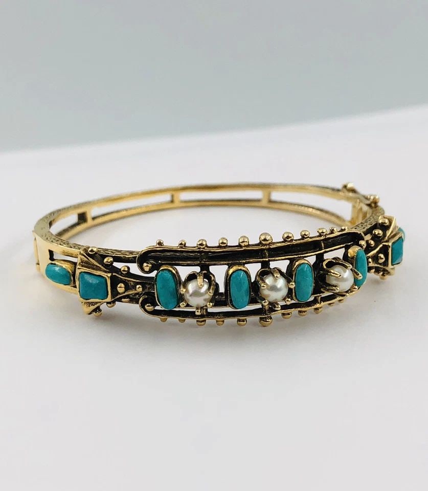 VICTORIAN ETRUSCAN 14K GOLD TURQUOISE & SEED PEARL HINGED BANGLE BRACELET 22.2G: Antique Etruscan 14k Yellow Gold Turquoise & Seed Pearl Hinged Bangle Bracelet Wearable Length is Around 6.25" Opening is 2 1/8" by 1 7/8" Weight is 22.2 Grams on my scale Metal: 14k Yellow Gold - Hal