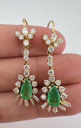 ANTIQUE 18K YELLOW GOLD 1.82CT DIAMOND & 2.50CT EMERALD HOOK DANGLE EARRINGS (1 of 2)