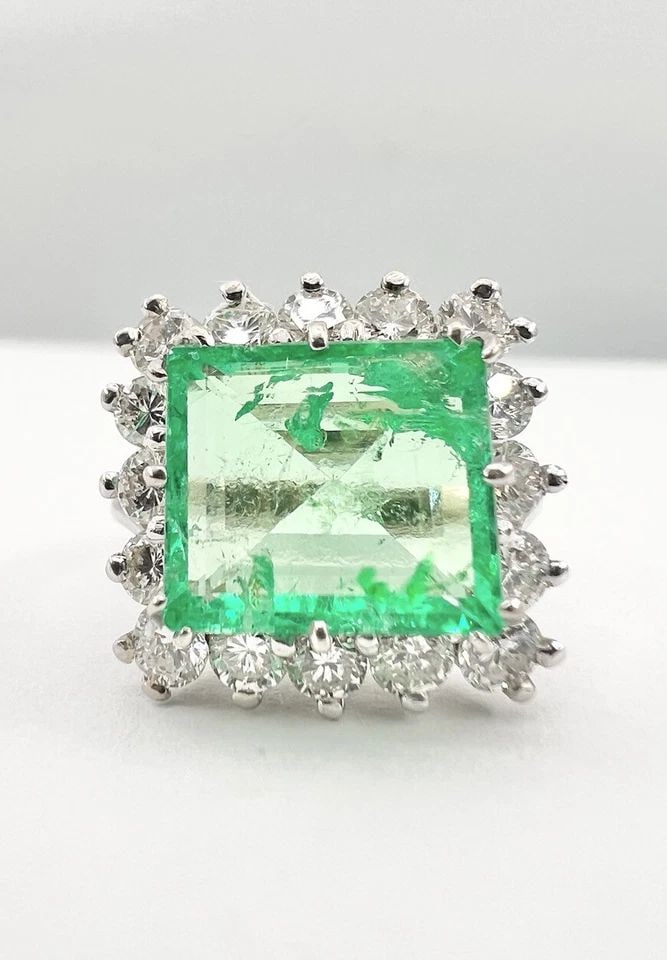 VINTAGE 14K WHITE GOLD 3.50CT GREEN EMERALD & 1.25CT DIAMOND HALO RING: VINTAGE 14K WHITE GOLD 3.50CT GREEN EMERALD & 1.25CT DIAMOND HALO RING Vintage 14k White Gold 3.50ct Green Emerald & 1.25ct Diamond Halo Ring Size: 4.75 - Can be Resized With Out Damage Weight is 4.8 