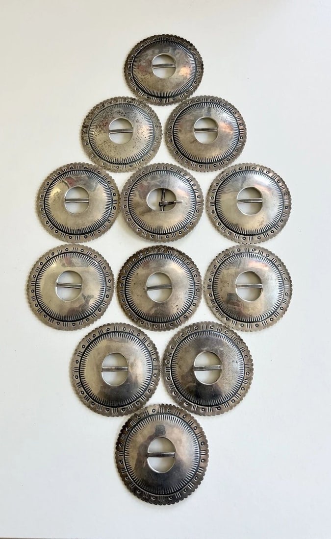 HUGE OLD NAVAJO STERLING SILVER HAND HAMMERED STAMPED 12 ROUND CONCHO BELT 439G: HUGE OLD Navajo Sterling Silver Hand Hammered Stamped 12 Round Concho Belt 439g Buckle & Concho Size: 2 7/8" Wide by 2 7/8" Tall Metal: Sterling Silver Weight is 439.0 Grams on my scale 12 Total Conch