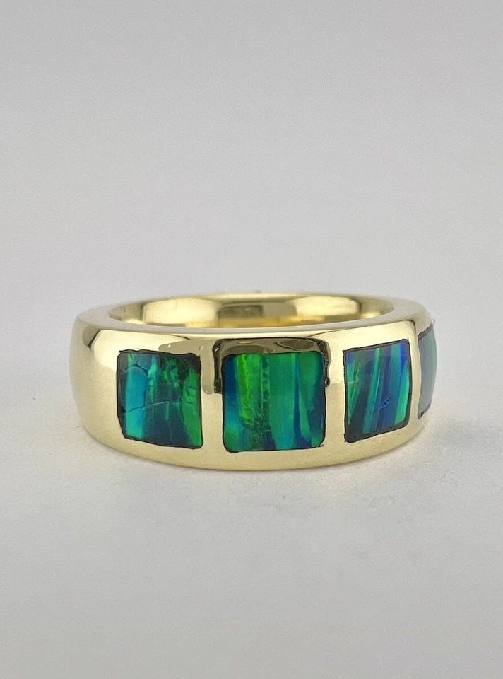VINTAGE 18K YELLOW GOLD OPAL DOUBLET FLUSH INLAY COMFORT FIT BAND RING -14.5G: VINTAGE 18K YELLOW GOLD OPAL DOUBLET FLUSH INLAY COMFORT FIT BAND RING -14.5G Vintage 18K Yellow Gold Opal Doublet Flush Inlay Comfort Fit Band Ring Ring Size: 6.75 - Can Be Re Sized Weight is 14.5 Gr