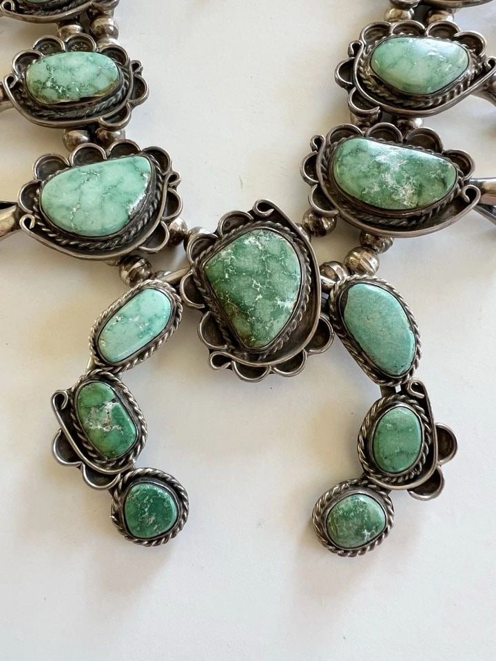 258.6G VTG NAVAJO STERLING SILVER FOX TURQUOISE SQUASH BLOSSOM NECKLACE 26.5": 258.6G VTG NAVAJO STERLING SILVER FOX TURQUOISE SQUASH BLOSSOM NECKLACE 26.5" 258.6g VTG Navajo Sterling Silver Fox Turquoise Squash Blossom Necklace 26.5" This Amazing necklace features huge specimen