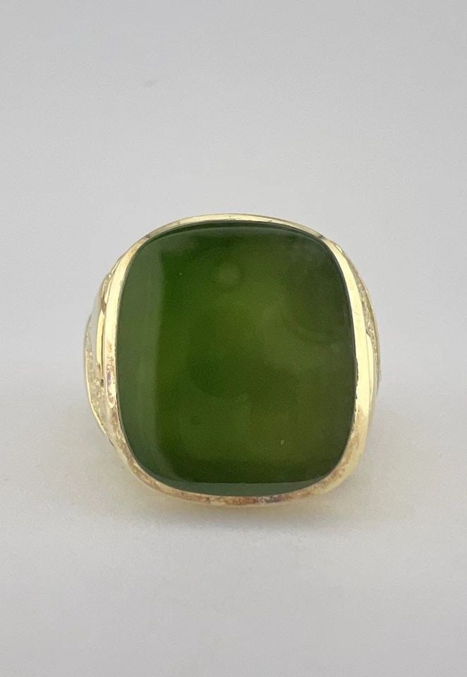 ANTIQUE 14K YELLOW GOLD GREEN NEPHRITE JADE SIGNET ENGRAVED TWIST RING 15.5G: ANTIQUE 14K YELLOW GOLD GREEN NEPHRITE JADE SIGNET ENGRAVED TWIST RING 15.5G Antique 14k Yellow Gold Green Nephrite Jade Signet Engraved Twist Ring Ring Size: 8.25 - Can Be Resized Metal: 14k Yellow G