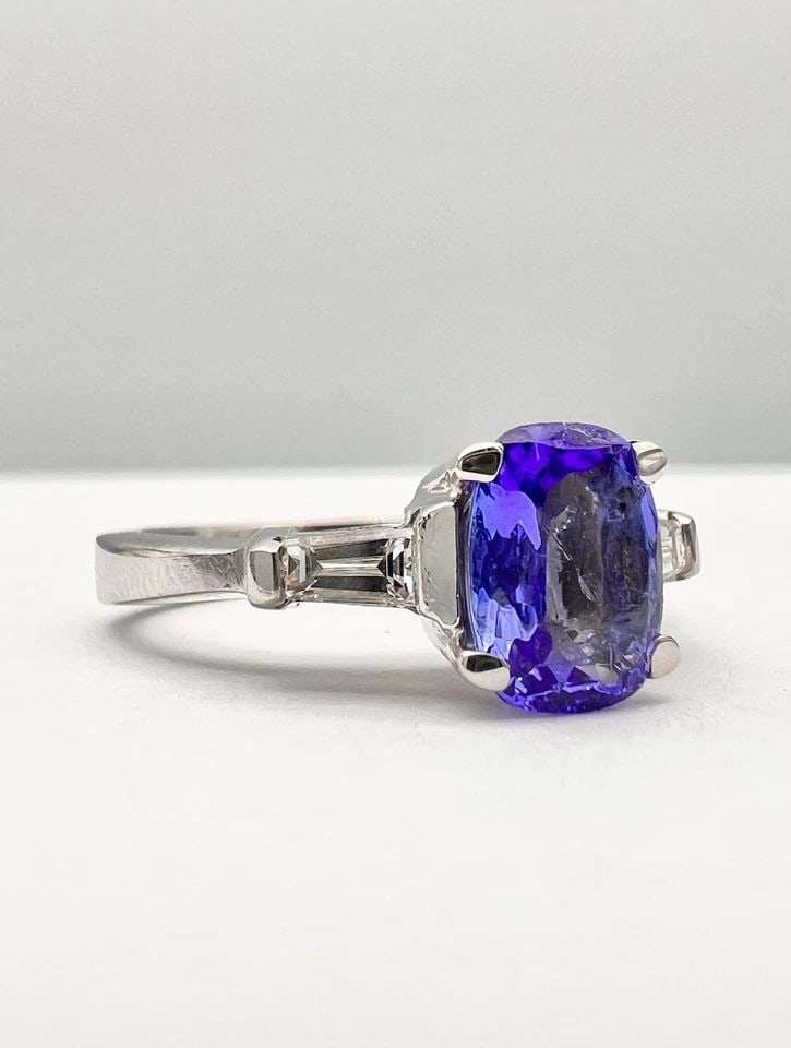 DESIGNER 18K WHITE GOLD NATURAL OVAL CUSHION TANZANITE & BAGUETTE DIAMOND RING (1 of 2)