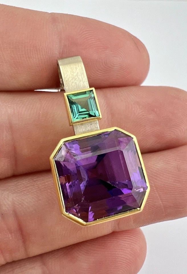 DESIGNER 18K YELLOW & WHITE GOLD MINT GREEN TOURMALINE & AMETHYST SLIDE PENDANT: DESIGNER 18K YELLOW & WHITE GOLD MINT GREEN TOURMALINE & AMETHYST SLIDE PENDANT Designer 18k Yellow & White Gold Mint Green Tourmaline & Amethyst Slide Pendant Size: 1 1/4" Tall By 5/8" Wide At The Ba