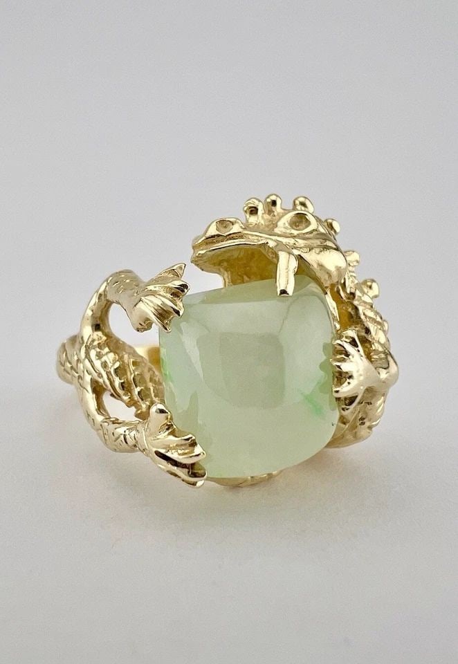 VINTAGE CHINESE 14K YELLOW GOLD & LIGHT GREEN JADE DRAGON ETERNITY RING (1 of 2)