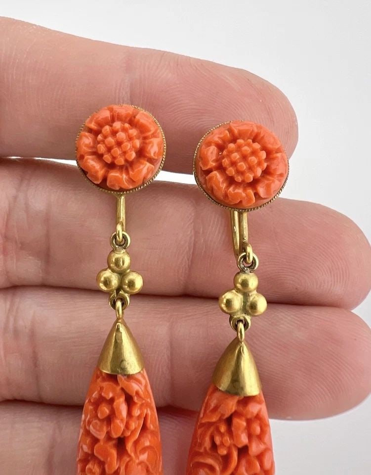VICTORIAN 14K YELLOW GOLD NATURAL CARVED RED CORAL FLOWER DANGLE EARRINGS 2.25" (1 of 2)