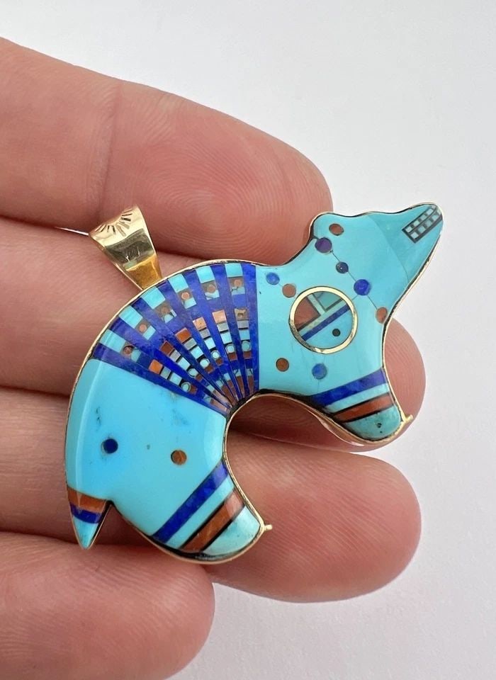#1 VTG NAVAJO 14K YELLOW GOLD NATURAL MULTI GEMSTONE MICRO MOSAIC BEAR PENDANT: #1 VTG NAVAJO 14K YELLOW GOLD NATURAL MULTI GEMSTONE MICRO MOSAIC BEAR PENDANT #1 Vtg Navajo 14k Yellow Gold Natural Multi Gemstone Micro Mosaic Bear Pendant Size: 1 1/4" Tall With Bail By 1 7/8" Wide