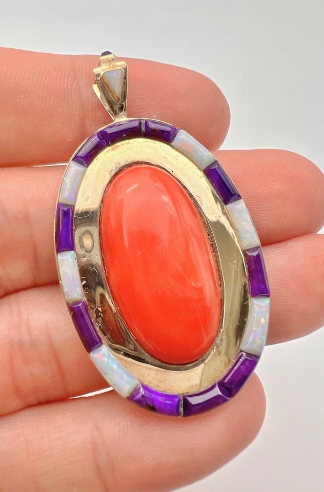 VINTAGE NAVAJO 14K YELLOW GOLD NATURAL RED CORAL & OPAL FLUSH INLAY PENDANT: VINTAGE NAVAJO 14K YELLOW GOLD NATURAL RED CORAL & OPAL FLUSH INLAY PENDANT Vintage Navajo 14k Yellow Gold Natural Red Coral & Opal flush inlay Pendant Size: 2 1/8" Tall By 1 1/8" Wide Metal: 14k Yell