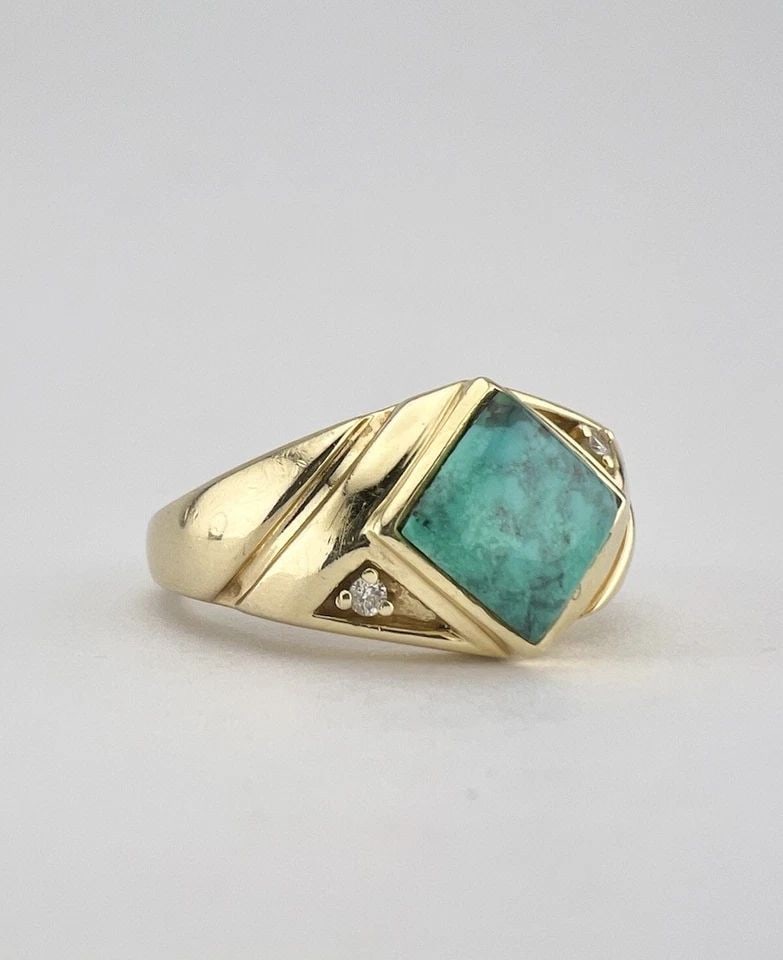 VINTAGE 14K YELLOW GOLD NATURAL TURQUOISE & DIAMOND SOLID MEN'S RING 9.4G: VINTAGE 14K YELLOW GOLD NATURAL TURQUOISE & DIAMOND SOLID MEN'S RING 9.4G Vintage 14k Yellow Gold Natural Turquoise & Diamond Solid Men's Ring 9.4g Ring Size: 9.75 - Can Be Red Sized Without Damaging 