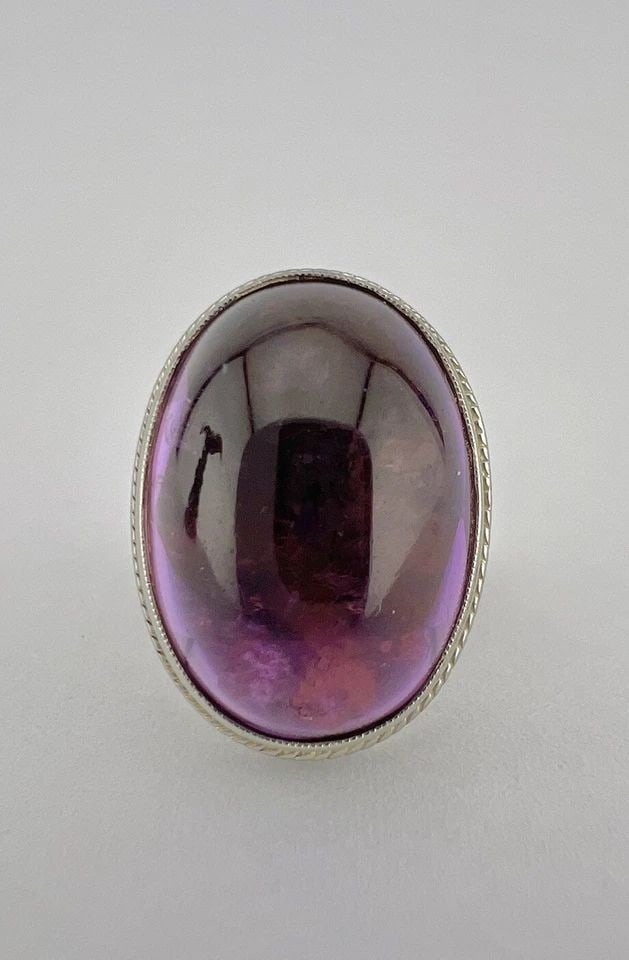 ANTIQUE ART DECO PLATINUM CABOCHON AMETHYST ENGRAVED RING: ANTIQUE ART DECO PLATINUM CABOCHON AMETHYST ENGRAVED RING Antique Art Deco Platinum Cabochon Amethyst Engraved Ring Size: 3- Can Be Sized Without Damaging Weight is 10.7 Grams on My Scale Metal: Plati