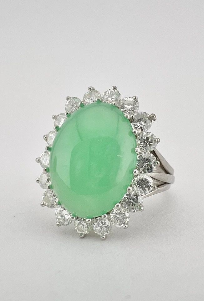 ANTIQUE 14K WHITE GOLD CABOCHON APPLE GREEN JADE & 1.50CT APRX DIAMOND HALO RING: ANTIQUE 14K WHITE GOLD CABOCHON APPLE GREEN JADE & 1.50CT APRX DIAMOND HALO RING Antique 14k White Gold Cabochon Apple Green Jade & 1.50ct Aprx Diamond Halo Ring Ring Size: 7 - Can Be Resized Metal: 1