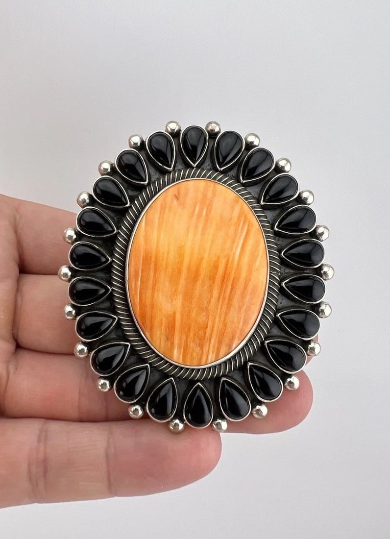 ERNEST ROY BEGAY NAVAJO STERLING SILVER SPINY OYSTER & ONYX CLUSTER RING 60.5G: HUGE Ernest Roy Begay Navajo Sterling Silver Spiny Oyster & Onyx Cluster Ring 60.5g Ring Size: 9.5 - Ring Is Adjustable In Size Weight is 60.5 Grams on my scale Metal: Sterling Silver Ring is 2 3/4" T