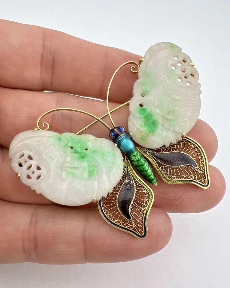 ANTIQUE CHINESE 14K GOLD CARVED WHITE & GREEN JADE ENAMEL BUTTERFLY PIN BROOCH (1 of 2)
