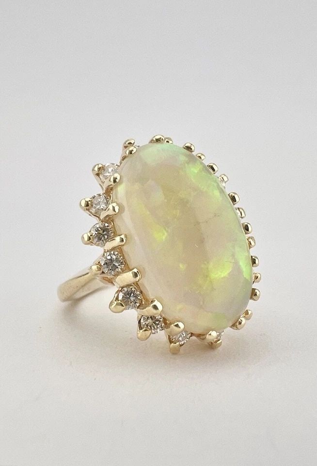 DESIGNER 14K YELLOW GOLD AUSTRALIAN FIRE OPAL & DIAMOND HALO RING: DESIGNER 14K YELLOW GOLD AUSTRALIAN FIRE OPAL & DIAMOND HALO RING Designer 14k Yellow Gold Australian Fire Opal & Diamond Halo Ring Size: 5.25 - Can be Resized Weight is 6.4 Grams on my scale Metal: 1
