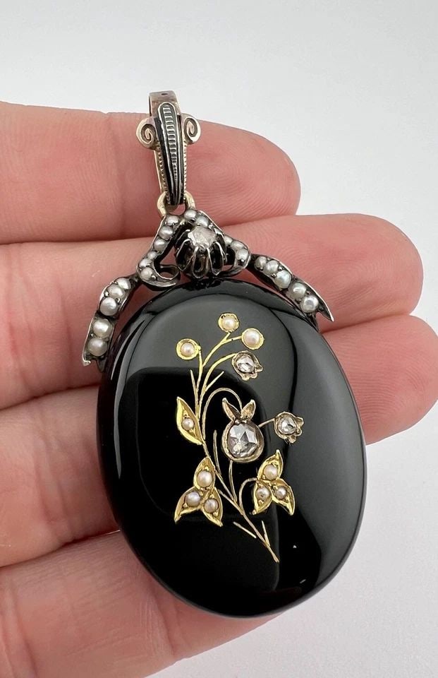 VICTORIAN 14K GOLD & SILVER ROSE CUT DIAMOND & SEED PEARL PHOTO LOCKET PENDANT: VICTORIAN 14K GOLD & SILVER ROSE CUT DIAMOND & SEED PEARL PHOTO LOCKET PENDANT Antique Victorian Georgian 14k Gold & Silver Rose Cut Diamond & Seed Pearl Photo Locket Pendant Size: 2 3/8" Tall With Ba