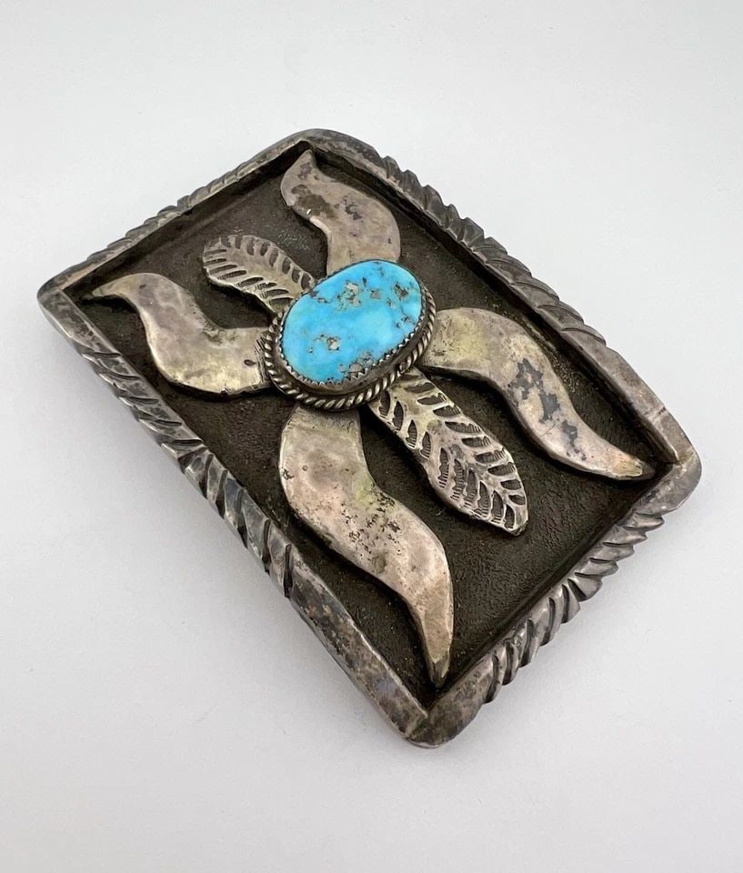 HUGE 225.8G VTG NAVAJO CAST STERLING SILVER NEVADA TURQUOISE BELT BUCKLE 4 1/8": HUGE 225.8g Vtg Navajo Cast Sterling Silver Nevada Turquoise Belt Buckle 4 1/8" Size: 4 1/8" Wide By 2 5/8" Tall Weight is 225.8 Grams on my scale Metal: Sterling Silver Amazing Design with an Amazing