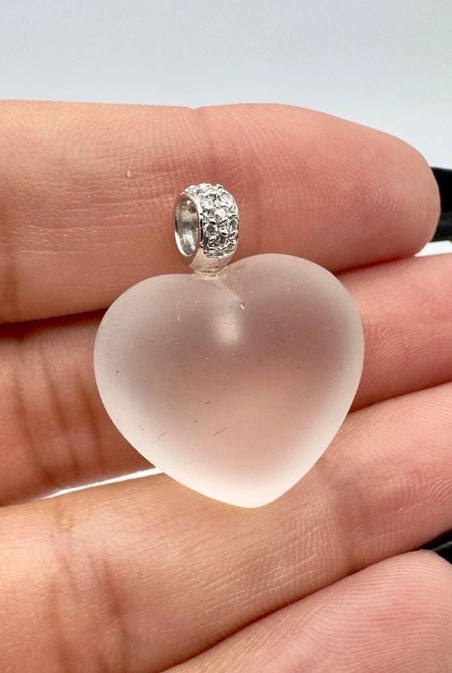 UNOAERRE 18K WHITE GOLD CARVED FROSTED ROCK QUARTZ & DIAMOND HEART LOVE PENDANT: UNOAERRE 18K WHITE GOLD CARVED FROSTED ROCK QUARTZ & DIAMOND HEART LOVE PENDANT UNOAERRE 18k White Gold Carved Frosted Rock Quartz & Diamond Heart Love Pendant Size: 1" Tall By 7/8" Wide & 14mm Deep M