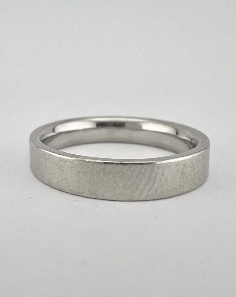 DESIGNER BENCHMARK PLATINUM SQUARED COMFORT FIT MEN'S 4MM WEDDING BAND RING SZ 8 (1 of 2)