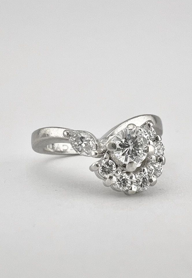 DESIGNER .900 PLATINUM VS 0.57TCW ROUND & MARQUISE DIAMOND CLUSTER RING (1 of 2)