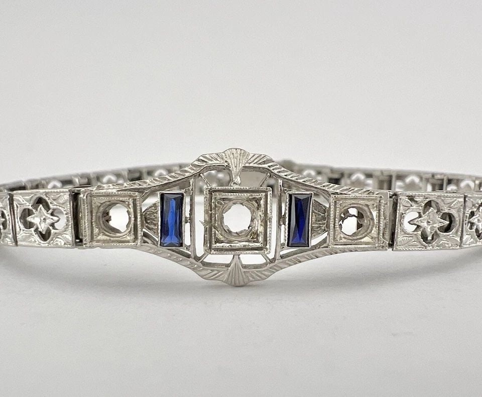 ART DECO 14K WHITE GOLD LAB SAPPHIRE FILIGREE PANEL BRACELET 9G -SETTING -REPAIR: Art Deco 14K White Gold Lab Sapphire Filigree Panel Bracelet 9g -Setting -Repair Size: 6.25" Max Wearable Length By 11mm Wide In The Center Metal: 14k White Gold - Hallmarked & tested Weight is 9.0 Gr