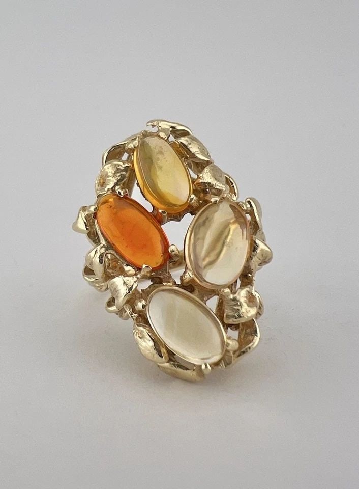 VINTAGE 14K YELLOW GOLD CABOCHON OVAL FIRE JELLY OPAL FLORAL SETTING RING 7.9G: VINTAGE 14K YELLOW GOLD CABOCHON OVAL FIRE JELLY OPAL FLORAL SETTING RING 7.9G Vintage 14k Yellow Gold Cabochon Oval Fire Jelly Opal Floral Setting Ring 7.9g Ring Size: 7 - Can Be Resized Weight is 7.
