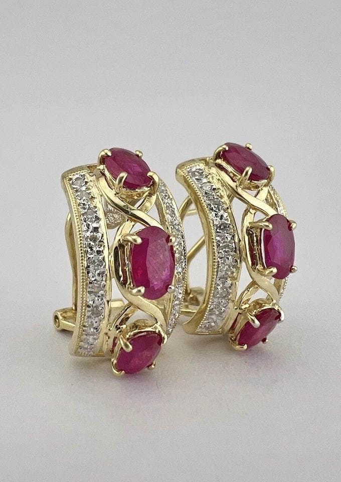 DESIGNER 14K YELLOW GOLD RUBY & DIAMOND OMEGA BACK HALF HOOP STUD EARRINGS: DESIGNER 14K YELLOW GOLD RUBY & DIAMOND OMEGA BACK HALF HOOP STUD EARRINGS Designer 14k Yellow Gold Ruby & Diamond Omega Back Half Hoop Stud Earrings Size: 7/8" Tall & Just Under 1/2" Wide (21mm -10.5