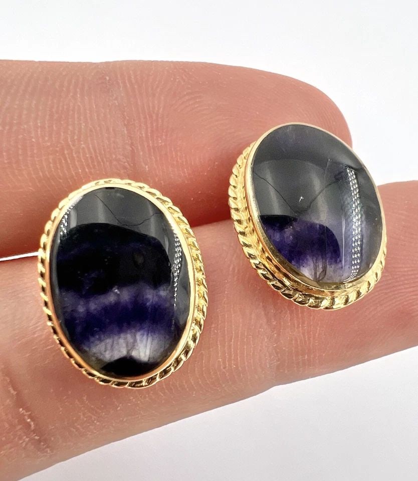 ANTIQUE SWEDEN SCANDINAVIAN 18K YELLOW GOLD OVAL PURPLE AMETHYST CLIP EARRINGS: ANTIQUE SWEDEN SCANDINAVIAN 18K YELLOW GOLD OVAL PURPLE AMETHYST CLIP EARRINGS Antique Sweden SCANDINAVIAN 18k Yellow Gold Oval Purple Amethyst Clip Earrings Size: 5/8" Tall By 1/2" Wide - (17mm Tall 