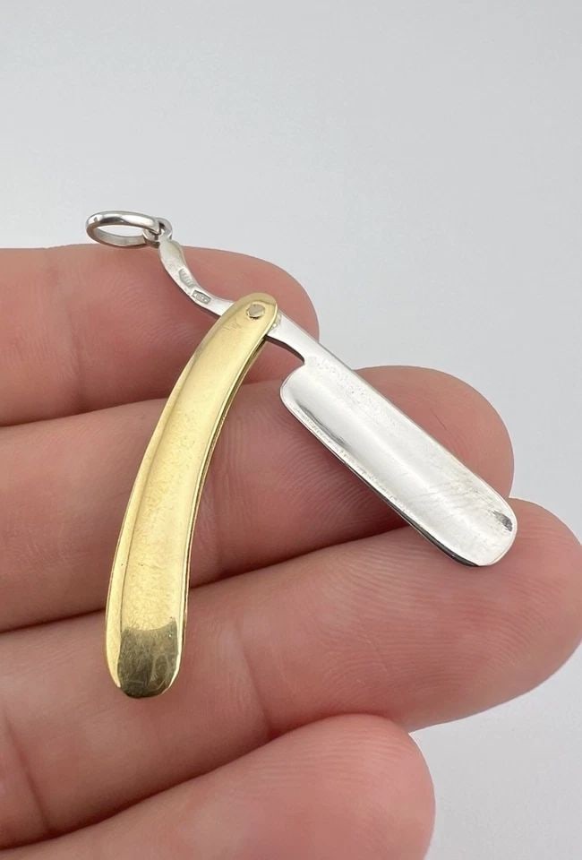 VINTAGE ITALY 18K YELLOW & WHITE GOLD STRAIGHT RAZOR BLADE MOVABLE PENDANT 6.8G (1 of 2)
