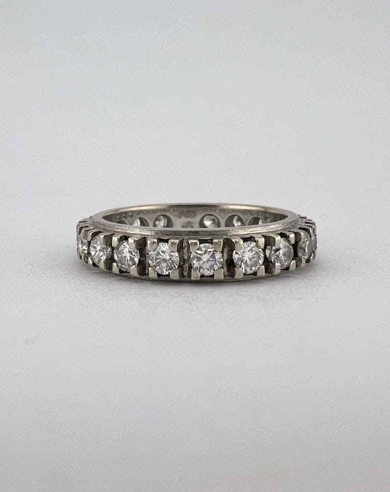 VTG 18K WHITE GOLD 1.10CT DIAMOND ETERNITY WEDDING STACKABLE BAND RING SZ 5.25: VTG 18K WHITE GOLD 1.10CT DIAMOND ETERNITY WEDDING STACKABLE BAND RING SZ 5.25 Vtg 18k White Gold 1.10ct Diamond Eternity Wedding Stackable Band Ring Sz 5.25 Ring Size: 5.25 Metal: 18k White Gold - Ha
