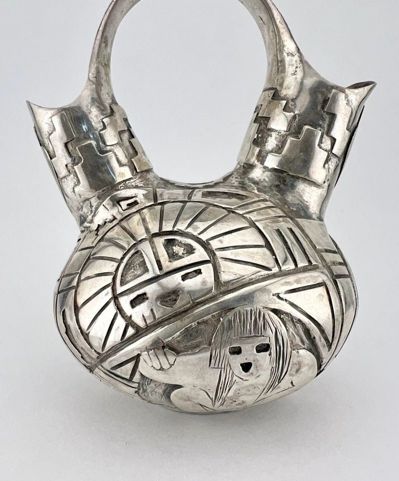 RARE VTG NAVAJO STERLING SILVER DETAILED PUEBLO SCENE OVERLAY WEDDING VASE POT (1 of 2)