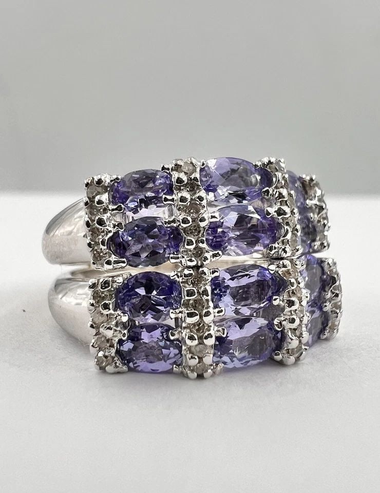 DESIGNER FINE 14K WHITE GOLD 2.50CT TANZANITE & DIAMOND DOUBLE WIDE RING: DESIGNER FINE 14K WHITE GOLD 2.50CT TANZANITE & DIAMOND DOUBLE WIDE RING Designer Fine 14k White Gold 2.50ct Tanzanite & Diamond Double Wide Ring Size: 6.5 Weight is 8.1 Grams on my scale Metal: 14k W
