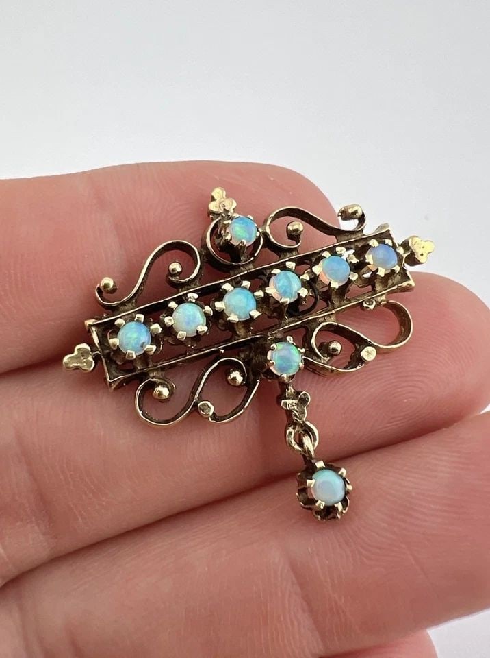 ANTIQUE VICTORIAN ETRUSCAN 14K YELLOW GOLD FIRE OPAL DANGLE PIN BROOCH 6G: Antique Victorian Etruscan 14k Yellow Gold Fire Opal Dangle Pin Brooch 6g Size: 1 1/4" Tall with Dangle & Just Under 1 1/2" Wide Metal: 14k Yellow Gold - Hallmarked Weight is 6.0 Grams on my scale Ama