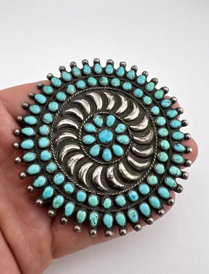 HUGE 1940'S ZUNI STERLING SILVER PETIT POINT TURQUOISE CLUSTER PIN BROOCH 3.25": HUGE 1940's Zuni / Navajo Sterling Silver Petit Point Turquoise Cluster Pin Brooch 3.25" Brooch Size: 3 1/4" Tall & Wide Metal: Sterling Silver / Coin Silver Weight is 43.0 Grams on my scale Amazing N