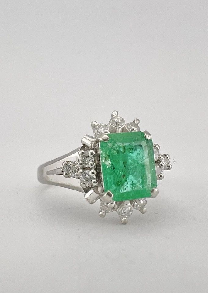 ANTIQUE .99TCW GREEN EMERALD & DIAMOND 900 PLATINUM SOLITAIRE RING: ANTIQUE .99TCW GREEN EMERALD & DIAMOND 900 PLATINUM SOLITAIRE RING Antique .99tcw Green Emerald & Diamond 900 Platinum Solitaire Ring Size: 4.5 - Can Be Resized Total Weight is 5.4 Grams on my scale M