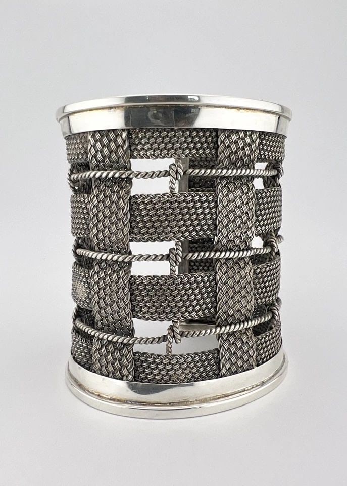 JOHN HARDY STERLING SILVER WOVEN DESIGN 3.25" WIDE BANGLE CUFF BRACELET 153.5G: RARE John Hardy Sterling Silver Woven Design 3.25" WIDE Bangle Cuff Bracelet 153.5g Size: 5 3/4" Tip To Tip & Has A 1 1/4" Wide Adjustable Gap Cuff Bracelet Is 3 1/4" Wide In the Center Metal: Sterlin