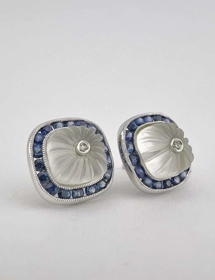 ANTIQUE 18K GOLD CARVED FROSTED ROCK CRYSTAL & DIAMOND & SAPPHIRE STUD EARRINGS (1 of 2)